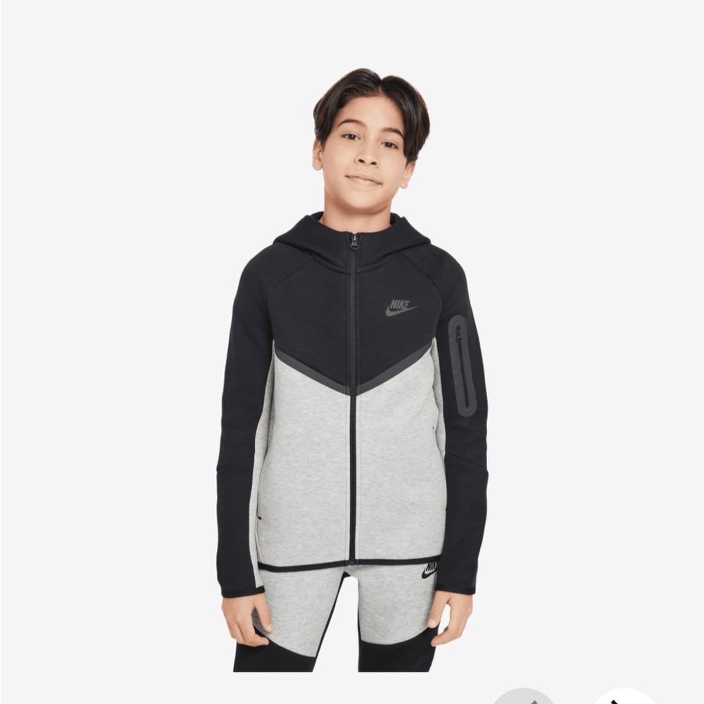 Nike Sportswear Tech Fleece
Big Kids' Full-Zip Hoodie Black and Gray Size Large